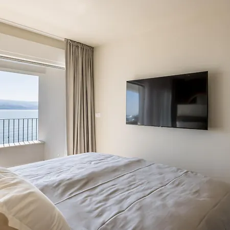 فيلة Beachfront Lara With Pool Duće