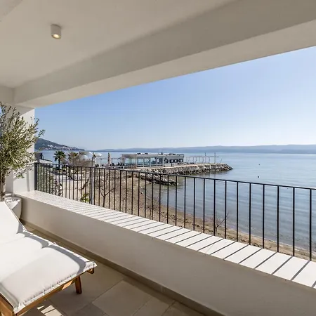 Villa Beachfront Lara With Pool