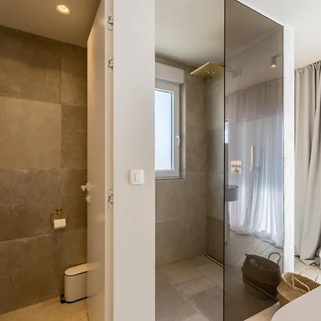 וילה Beachfront Lara With Pool *