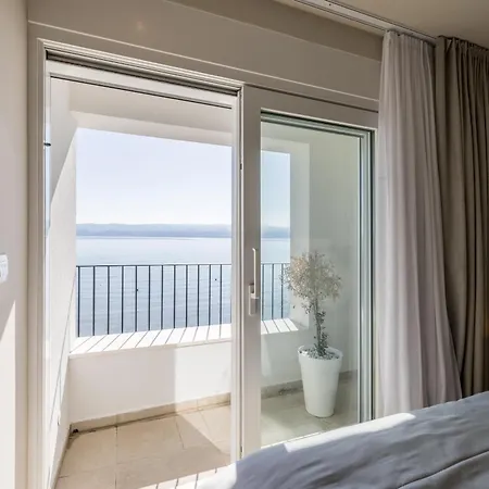 فيلة Beachfront Lara With Pool Duće