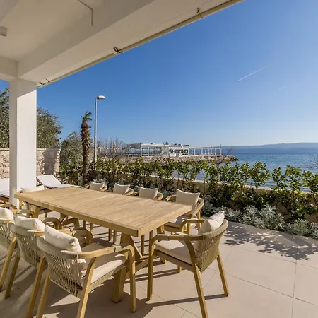 فيلة Beachfront Lara With Pool